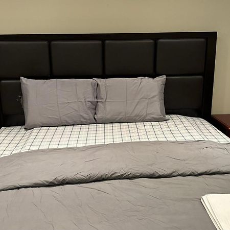 Hollywell Apartment มิสซิสซอกา ภายนอก รูปภาพ