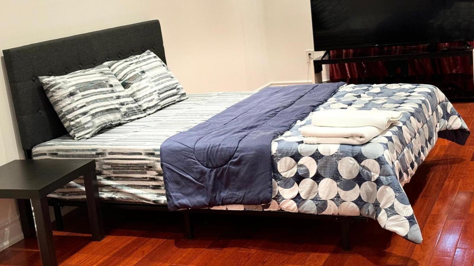 Hollywell Apartment มิสซิสซอกา ภายนอก รูปภาพ