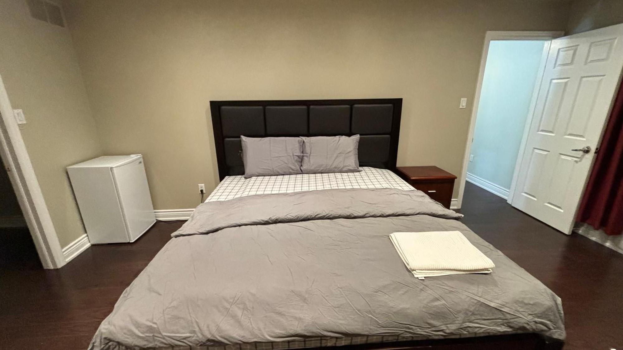 Hollywell Apartment มิสซิสซอกา ภายนอก รูปภาพ