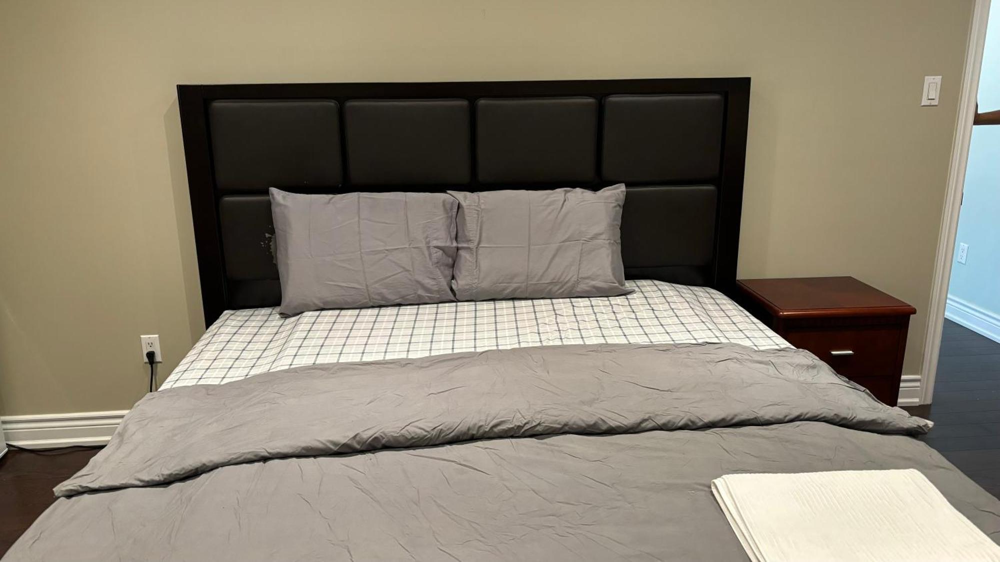 Hollywell Apartment มิสซิสซอกา ภายนอก รูปภาพ