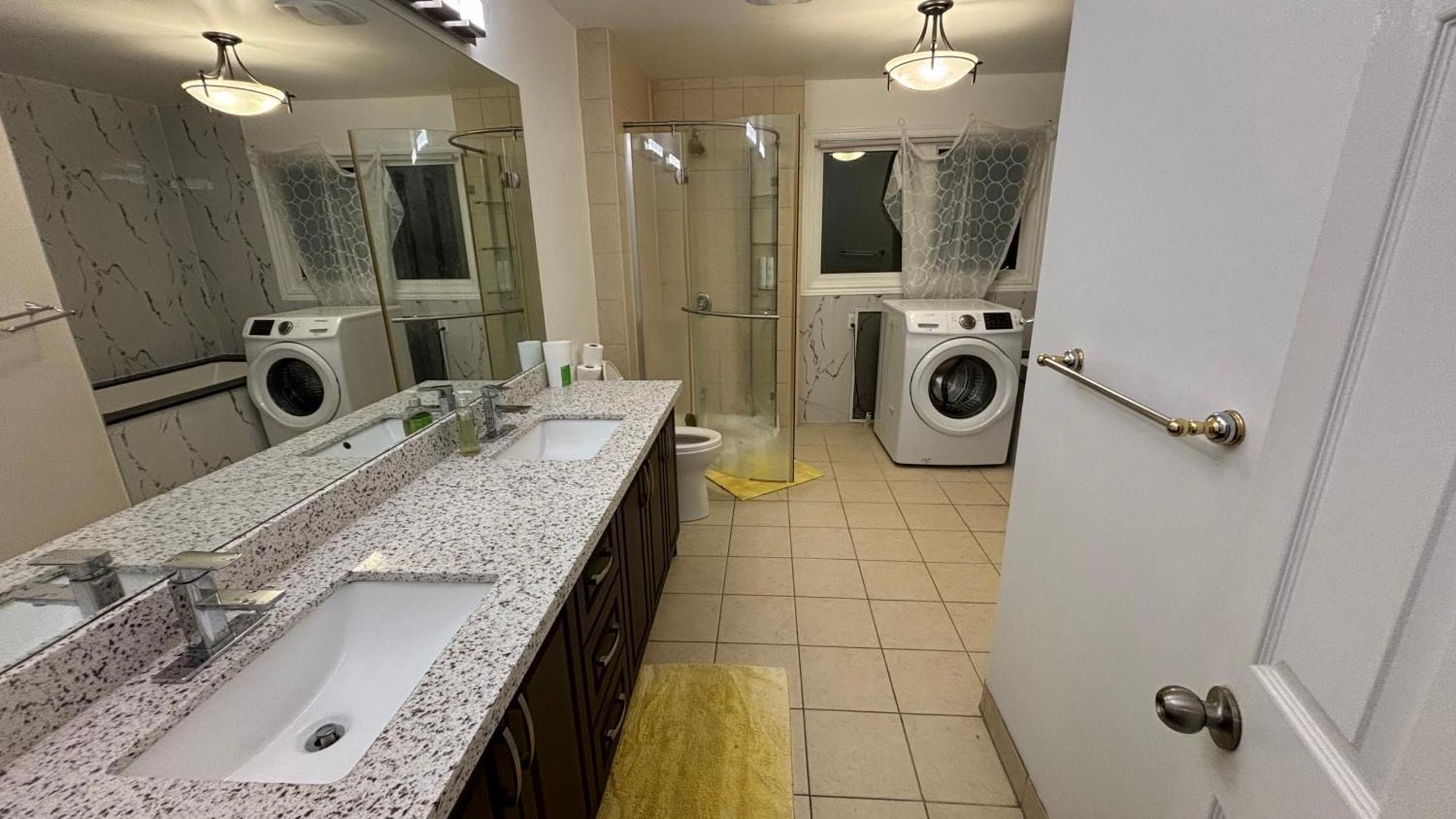Hollywell Apartment มิสซิสซอกา ภายนอก รูปภาพ
